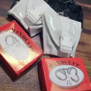 Handcuff Bonus Case Baja Linmas Security Hitam - Alat Pengaman Terbaik untuk Petugas Keamanan dan Polisi Putih