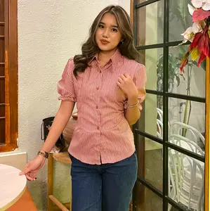 Kemeja Stripe Aqila Fitted Wanita Slim Fit Lengan Pendek Motif Salur Vertikal Bahan Halus Adem Ringan Cocok untuk Acara Santai dan Formal