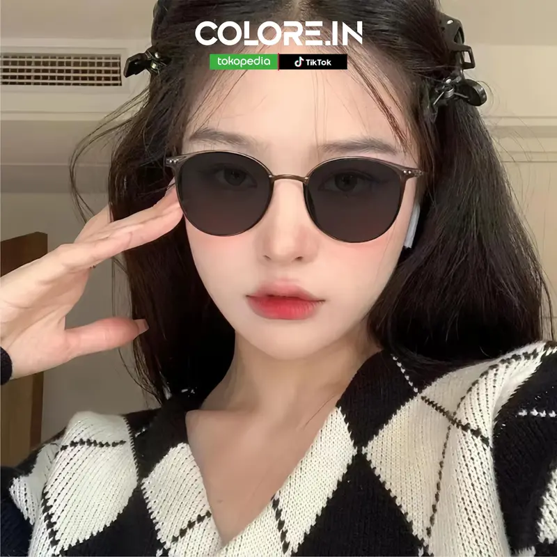 Kacamata Hitam Sunglasses Fashion Korean Style Pria Wanita Lensa UV400 Polarized Bentuk Oval Bahan TR-90 & Metal Colore.In Eyewear 2188s 0