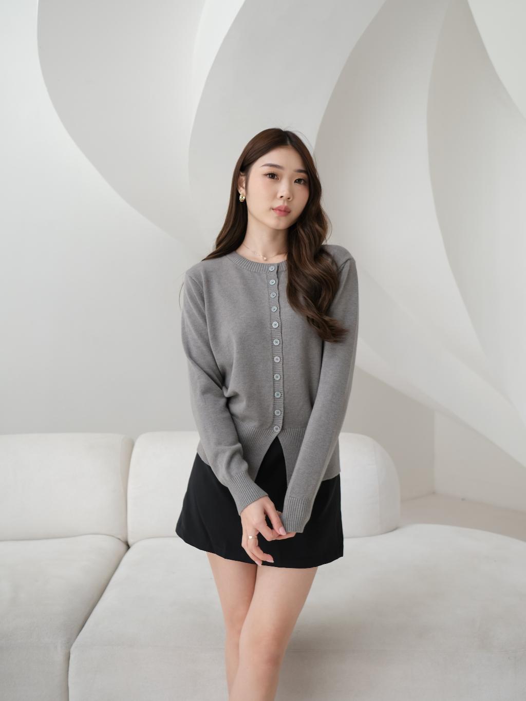 Kiyorawears - Aira Knit Cardigan / Premium Knit Sweater / Cardigan Wanita / Cardigan Rajut / Atasan Wanita Kekinian / Baju Atasan Wanita Terbaru / Jaket Wanita / Atasan Rajut Lengan Panjang / Outer Korean Style Kiyorawears - Aira Knit Cardigan / Premium Knit Sweater / Cardigan Wanita / Cardigan Rajut / Atasan Wanita Kekinian / Baju Atasan Wanita Terbaru / Jaket Wanita / Atasan Rajut Lengan Panjang / Outer Korean Style