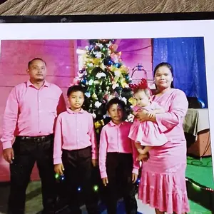 Cetak Foto Custom isi 6 pcs Ukuran 20x20 Sudah Lis hitam/ Bisa Cetak Hitam Putih atau  Berwarna/ Harga Sudah Termasuk Bingaki Dan Foto/ Bisa Pakai Foto Sendiri