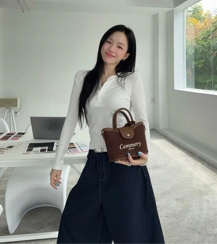 Túi Đeo Chéo CEMMERY Local Brand Chính Hãng Velvet Mini Bag Logo Thêu Nắp Nam Châm 4 Màu | BigBuy360 - bigbuy360.vn Túi Đeo Chéo CEMMERY Local Brand Chính Hãng Velvet Mini Bag Logo Thêu Nắp Nam Châm 4 Màu | BigBuy360 - bigbuy360.vn