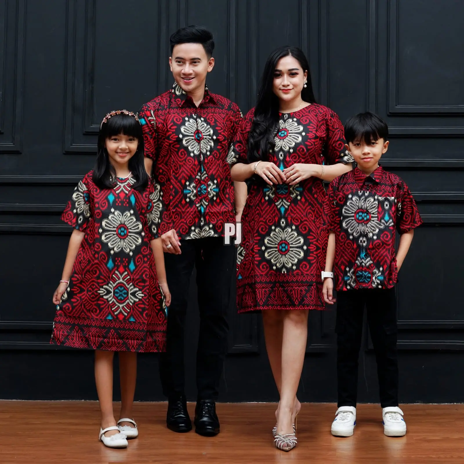 Couple Keluarga dress terbaru merah siap seragam Baju  Batik Ibu  Wanita Sarimbit Pasangan Atasan Pendek  Katun Natal murah