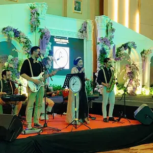 Mahkota mutiara full mutiara dan permata