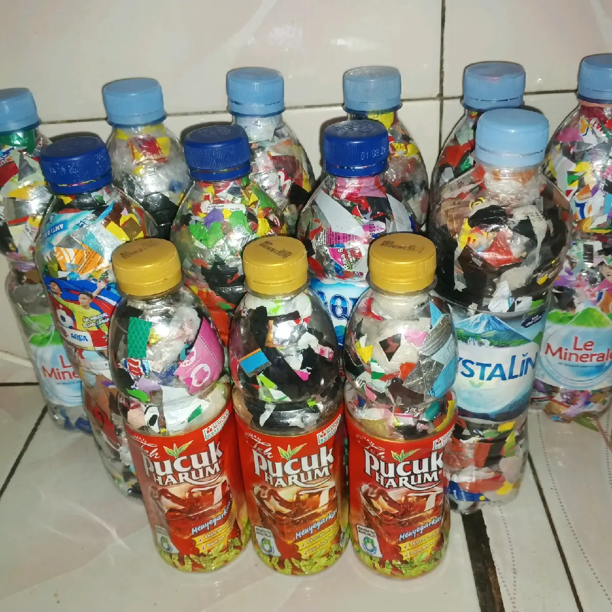 Eckobrick Botol Le Mineralee 600 ml berat 200 gr lebih | Eckobrick Botol Aqua 600 ml berat 200 gr lebih | Eckobrick Teh Pucuk Harum berat 120 gr lebih