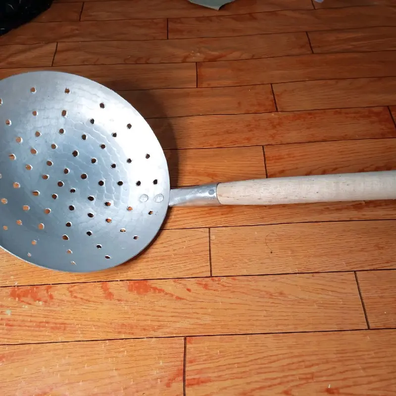 Serok aringan minyak Bahan Alumuniun diamaeter 21 cm Kitchenware Saringan 1