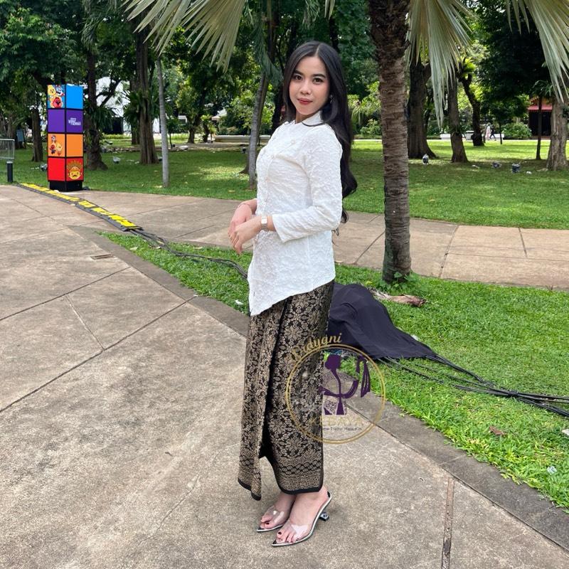 WIDYANI KEBAYA-Kebaya Janggan White Premium Fee Bros Size S-XXL Jumbo Setelan Wisuda Bridesmaid WIDYANI KEBAYA-Kebaya Janggan White Premium Fee Bros Size S-XXL Jumbo Setelan Wisuda Bridesmaid