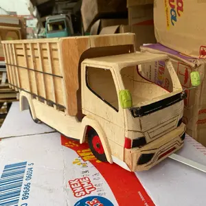 Miniatur truk harga pelajar Dorong