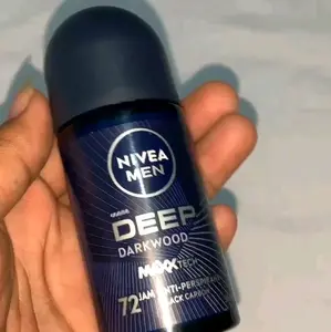 NIVEA Men Deep Darkwood MaxxTech Deodoran Anti-Perspirant 72 Jam dengan Black Carbon untuk Pria