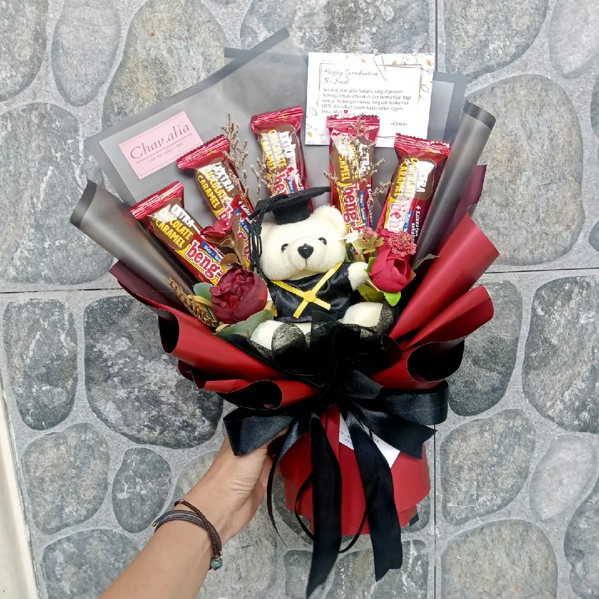 bucket wisuda meronahhh unyu