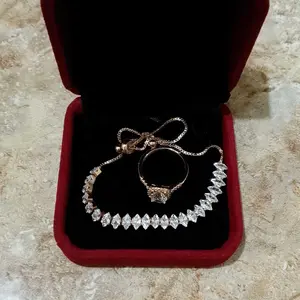 OS1-D147 Set Cincin & Gelang Wanita Cranberry Jewelry Premium Anti Luntur Anti Berubah Warna Garansi 1 Tahun Resmi Size Adjustable Kualitas Grade Terbaru Aksesoris Cincin Nikah Permata VVS1 Elegan COD