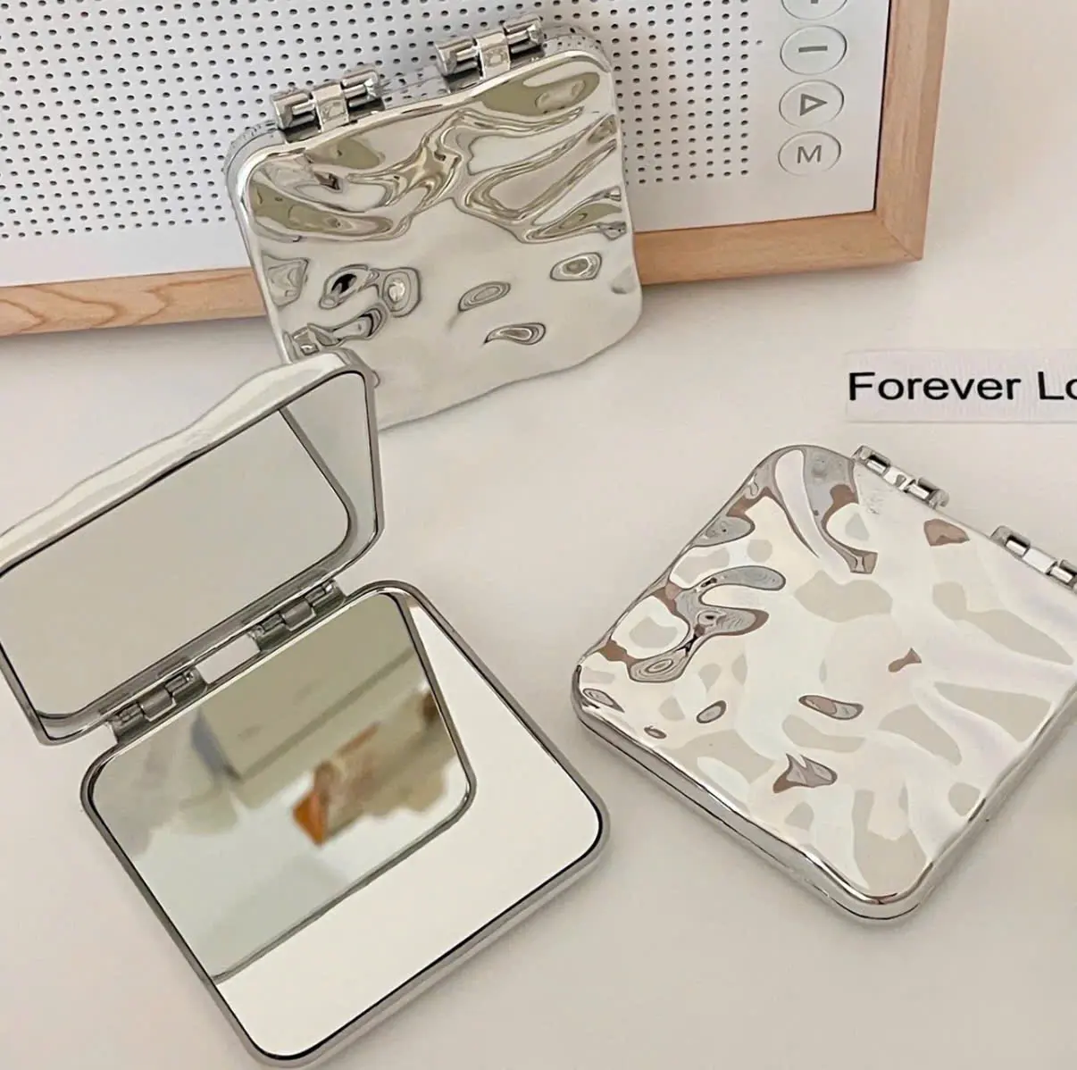 Gương lượn sóng hot trend bỏ túi mới nhất 2025