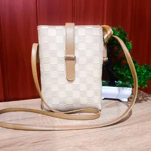 POUCH NINI WANITA MOTIP KOTAK²- Dompet Selempang Multifungsi & Clutch HP Kosmetik - Desain Terbaru Stylish - Cocok untuk Wanita Modern