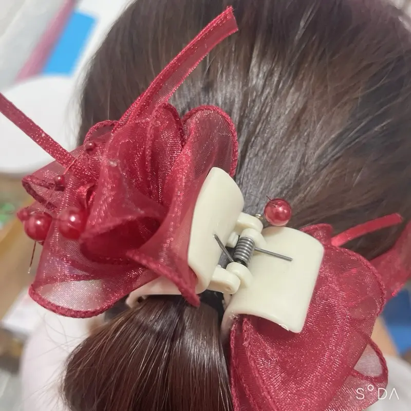 Kẹp  càng cua 5 răng  von hoa Ngọc  trai với các  màu  đỏ Hồng be đen xanh