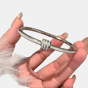 Light luxury, high-end feel, micro inlaid diamond bracelet for women, fashionable and simple titanium steel, non fading bracelet for couples, versatile hand jewelry