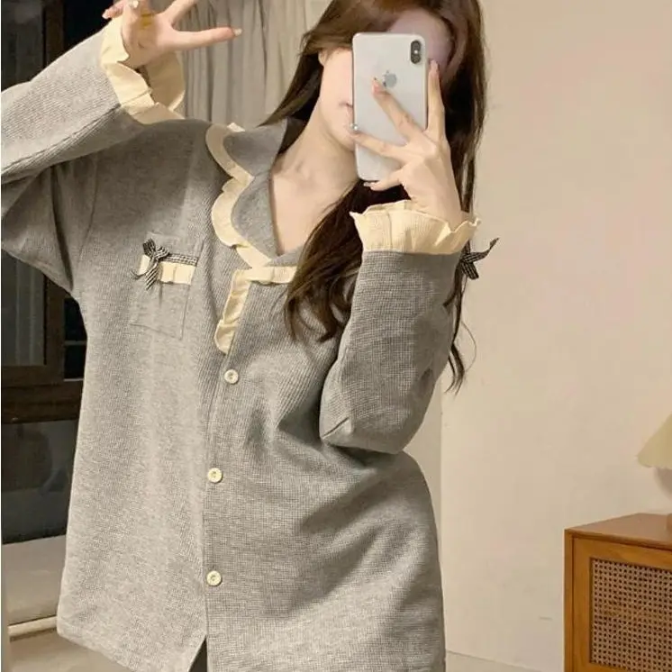 Đồ Ngủ Ren Mùa Đông Và Mùa Thu Màu Xám Bánh Quế Phong Cách Ins Đơn Giản Màu Tương Phản Đồ Mặc Nhà Nữ Hàng Mới Về Women set đồ che bụng mỡ bigsize