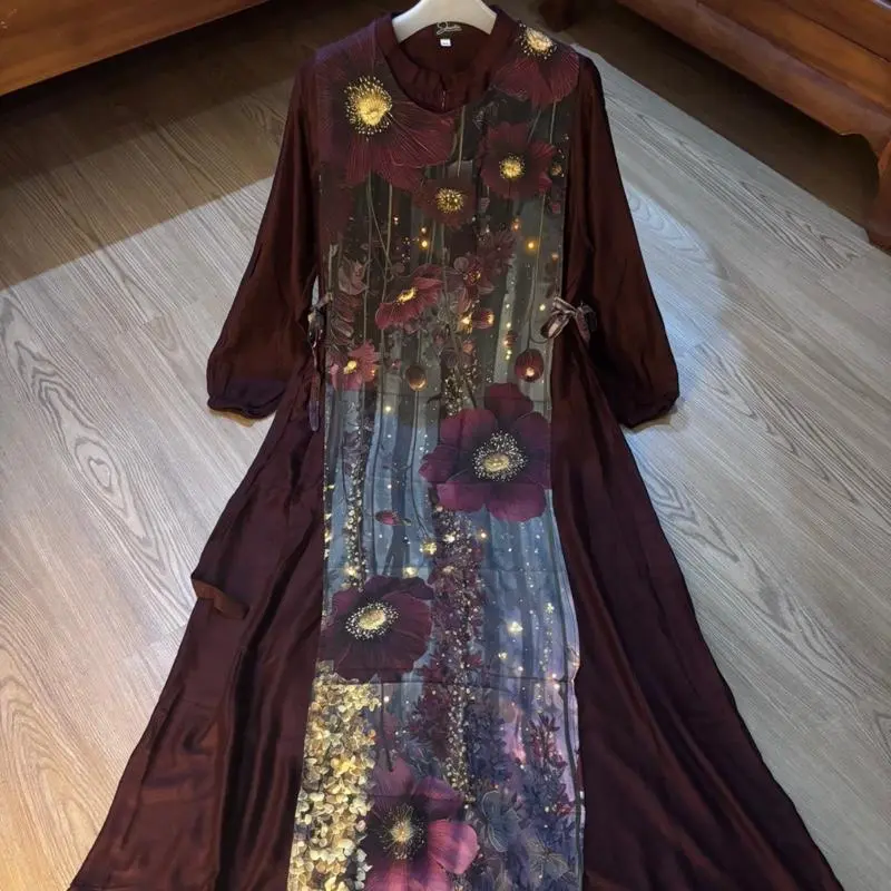 Maroon Tua Motif Bunga