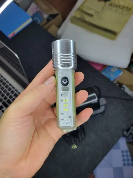 Đèn pin cầm tay siêu sáng có chỉnh xa gần, sạc type c, có nam châm