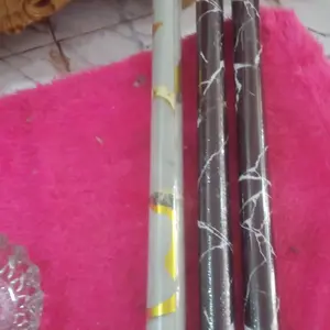 Wallpaper dapur tahan minyak dan panas dengan efek marmer. Stiker efek marmer mengilap setebal 0,3 mm, cocok untuk lemari, meja, kaca, kulkas, dan pintu kamar mandi. Stiker dinding dapur tahan air. Tahan minyak dan panas. Terbuat dari PVC tahan air.