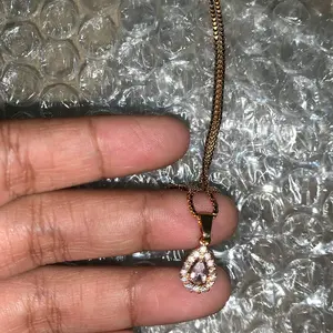 KALUNG WANITA TITANIUM GOLD ASESORIS WANITA LIONTIN PERMATA SATU PUTIH ANTI KARAT