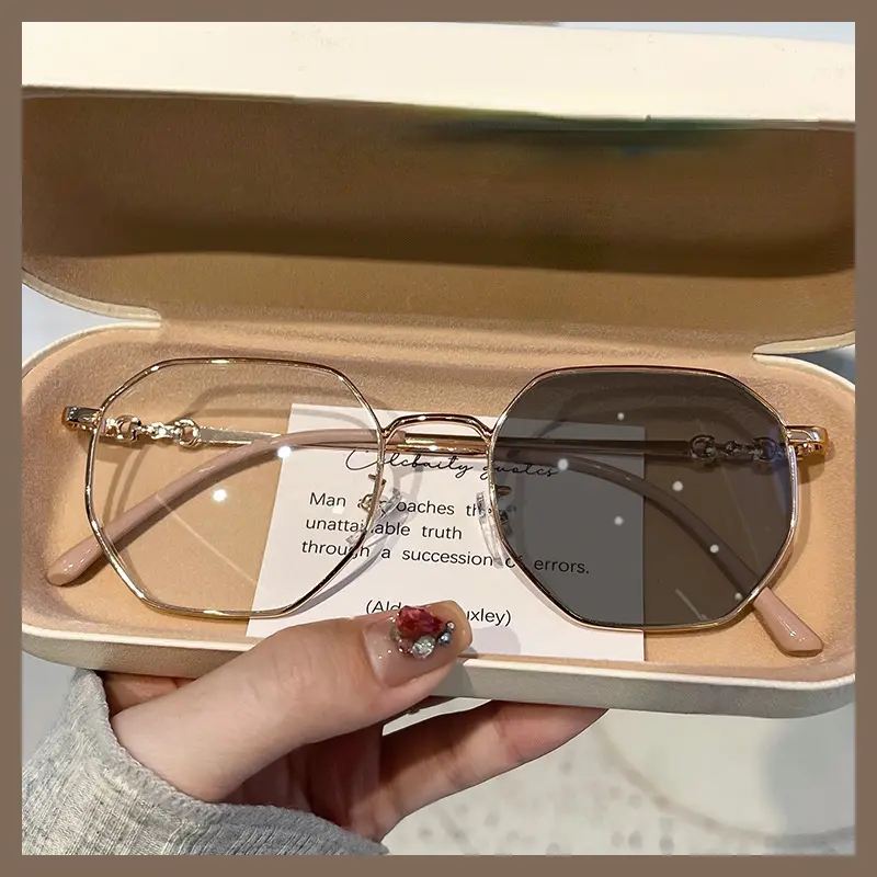Photochromic Anti Radiation Anti Blue Light Eyeglasses For Women Transition Shades UV400 Eyewear Replaceable Lens