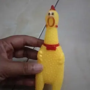 ECER 1 PCS Ayam teriak pencet bersuara bunyi karet shrilling screaming chicken untuk kucing / anjing