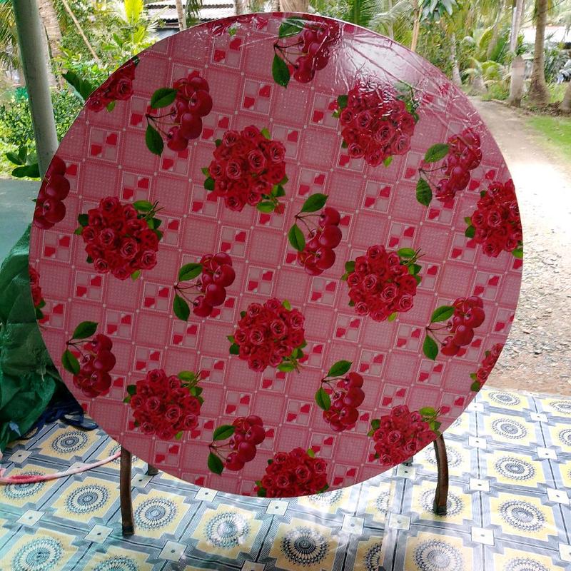  khăn trải bàn bằng nhựa pvc kích thước 1,2 m có gì chun ôm sát vào mặt bàn rất là tiện lợi khi nhà có đám tiệc đổ dầu ăn nước chấm để lau chùi sạch sẽ 