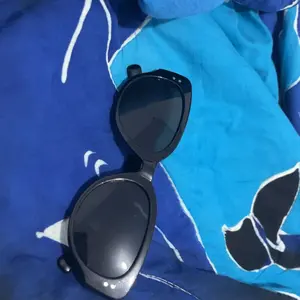 Eyeshine - Kacamata Hitam Cat Eye Fashion Sunglasses Trendy Anti Uv Bingkai Titik Dua