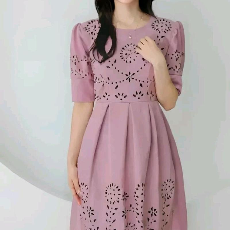 Dress 8330 *LASER CUT* Mat : shakilla import  Furing, retsleting belakang Polos Manis 1