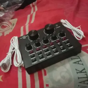 V8 Sound Card Musik V8 Mixer External Soundcard V8 USB Audio Live Broadcast V8 Musik Live Podcast Lagu