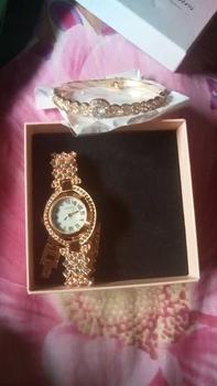 Product Review of LuxeGlow  Beli jam tangan dapat gelang gratis. Bayar di tempat saat barang diterima. Jam tangan wanita berlian emas berkilauan. Tidak luntur. Angka Romawi. Produk baru. Kegiatan diskon khusus. from n**, 0