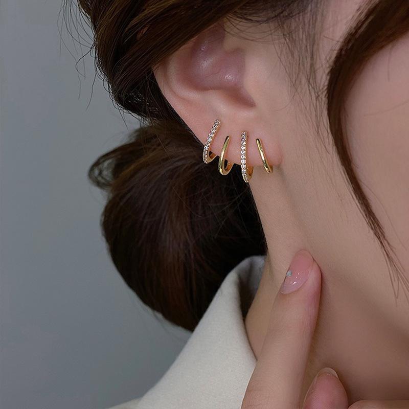 Product Introduction of Women earrings, new fashion, retro style, four-nail nail design, simple earrings 18