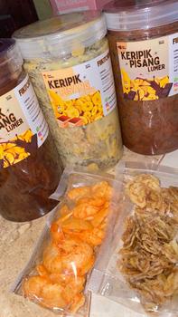 Product Review of Keripik pisang lumer toples 1000ml (350gram)  keripik & camilan isi  pisang from ℋ**𝓂 0