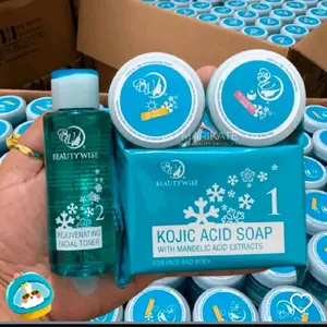 1 set skincare wajah  Pelembab Muka Mencerahkan