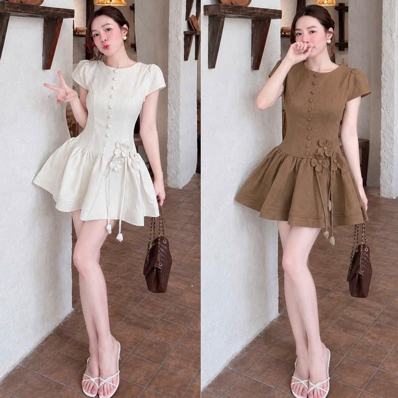 68. [ Xả Kho- Cắt Lỗ ]Váy kaki nữ cổ tròn tay bồng đính hoa nổi dáng xoè , Đầm tiểu thư dáng ngắn chiết eo đính khuy sang chảnh
