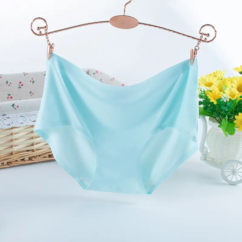 Celana Dalam Seamless Tanpa Jahitan Anti Nyeplak Fashion Es Sutra CD Wanita CD01 3