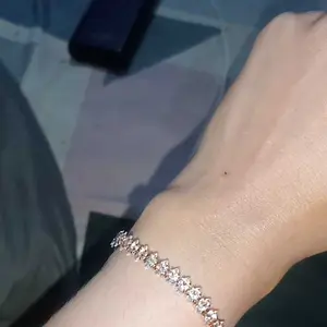 【BUY 1 GET 1】Cincin dan Gelang Zirkon Simpel Warna Emas Mawar Penuh Berlian Geometris Cocok untuk Sehari-hari Pesta Hadiah Pernyataan Cinta CHIC&CO Adjustable Aksesoris anti luntur anti perubahan warna Garansi 1 Tahun gelang tangan 142 SL11
