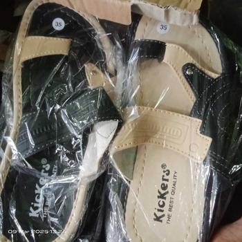 Product Review of Sandal Anak / Sandal Ank kickrs /Sandal Ank Kulit/ Sandal Anak SD/ Sandal Japit Motif 2 Warna/ size 28-37 Usia 3-10 Tahun Sepatu Fashion Karet from b**a E** 0