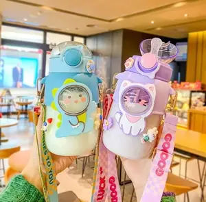 Botol Minum Karakter 720ML BPA FREE Dengan Tali Panjang 133/S-111/2609-2 cm Cocok Untuk Kebutuhan Minum Sehari-hari dan Aman Untuk Kesehatan