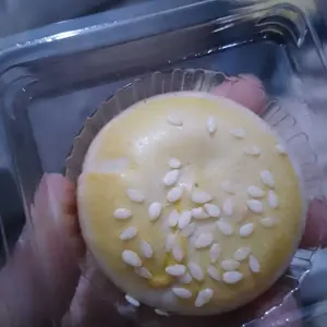 Kue Kacang Hijau Renyah & Lembut Fresh Dibuat Setiap Hari Isi Kacang Hijau Melimpah Ada Lapisan Cocok untuk Sarapan Teh Sore & Hadiah