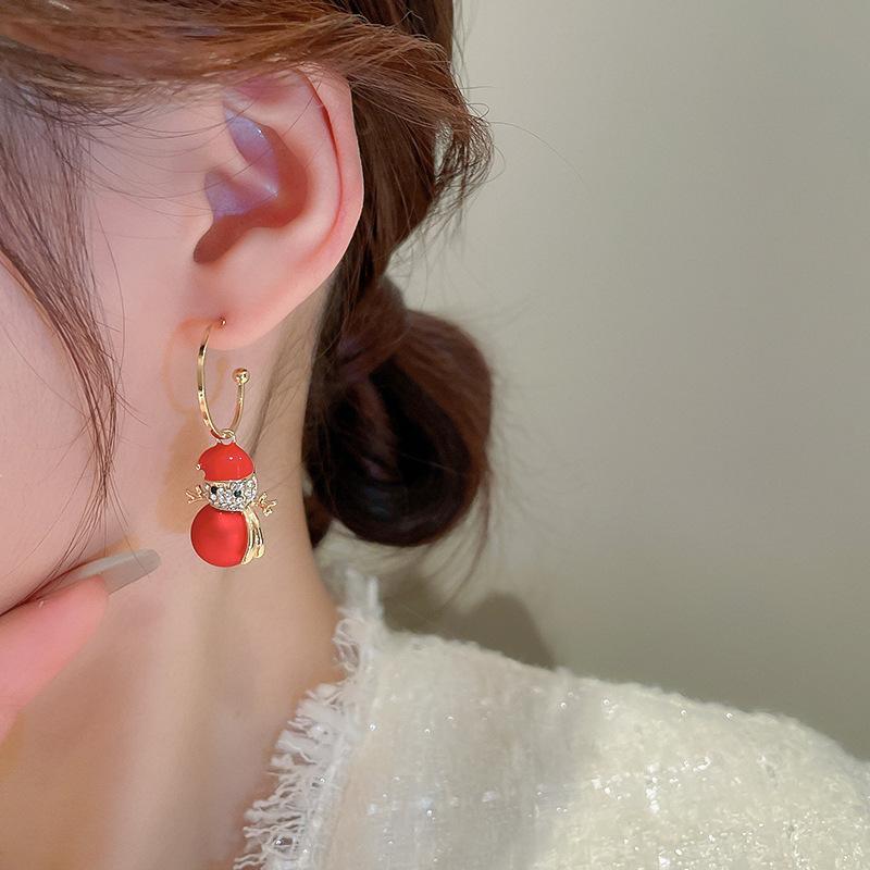 Product Introduction of New autumn and winter silver needle studded pearl snowman Christmas earrings with fashionable design and versatile temperament 5