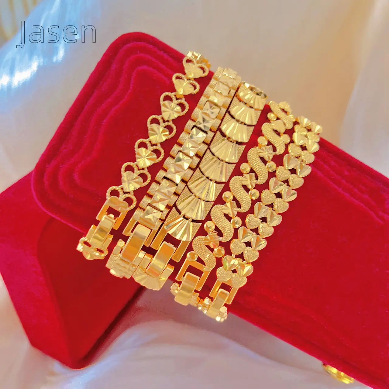 Fashion light luxury women's bracelet 18.5cm long, fast fading low allergy fashion gift