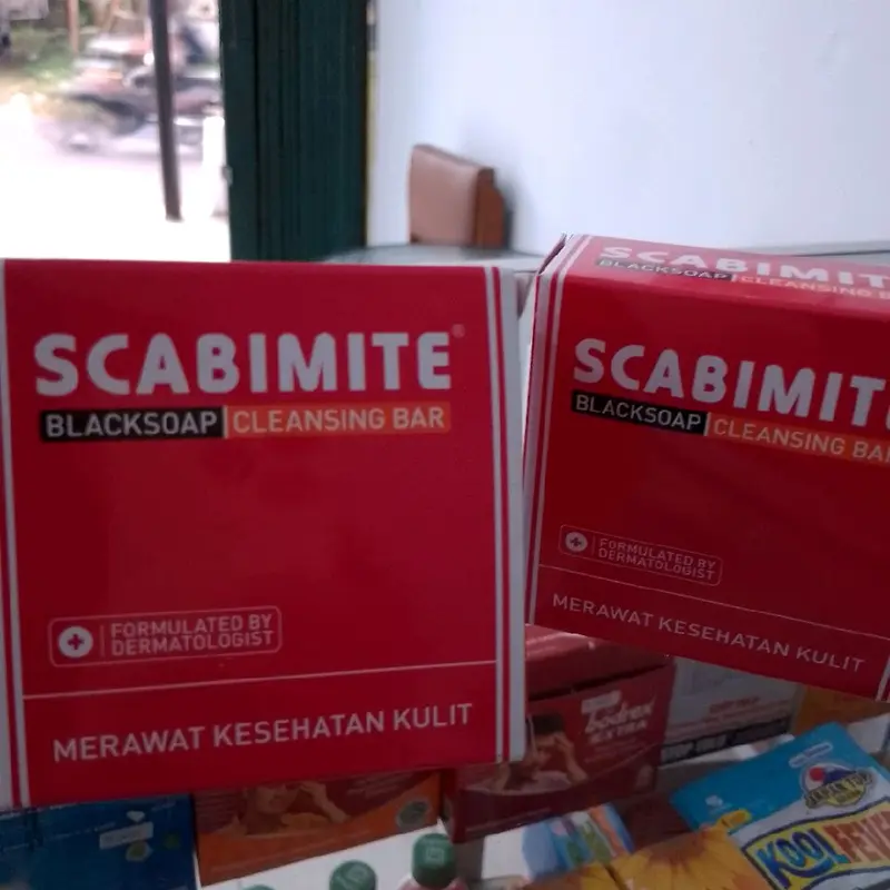Scabimite blacksoap merupakan sabun perawatan kulit untuk membantu melawan kuman & bakteri sehingga tidak membuat kulit menjadi kering 4