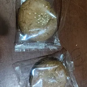 Kue renyah isi krim telur, camilan yang enak untuk sarapan atau teman minum teh sore.