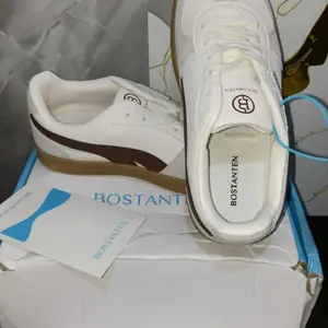 [Christy shoes] BOSTANTEN Mode Liar Sepatu Dexun Nyaman Murid Sepatu kets Krem Hitam Ringan Nyaman Anti Selip