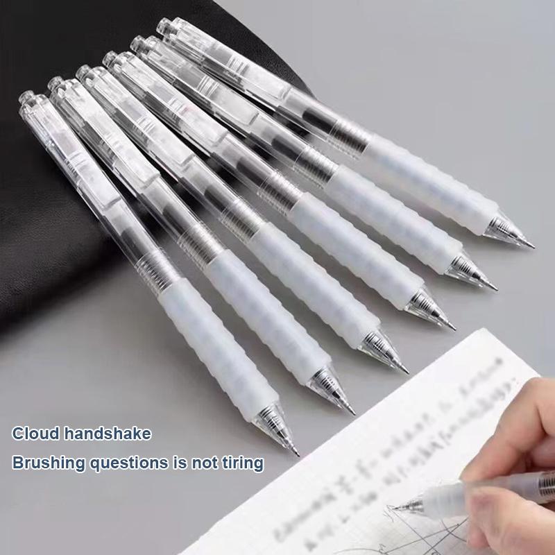 Bút bi mực đen, khô nhanh, dùng để trả lời câu hỏi dành cho học sinh.