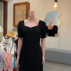 Midi Flowy Summer Dress Hitam dengan Lengan Pendek dan Leher V untuk Tampilan Elegan dan Nyaman