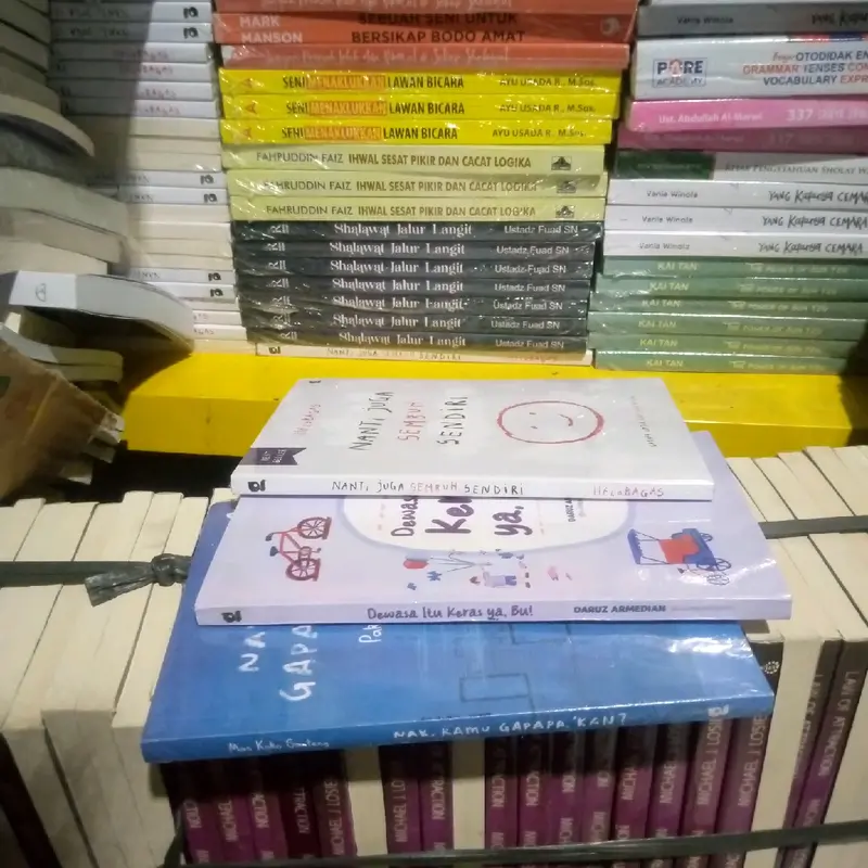 3buku 1paket , Dewasa itu keras yah bu +Nanti juga sembuh sendiri + Nak kamu gakpapa kan 2