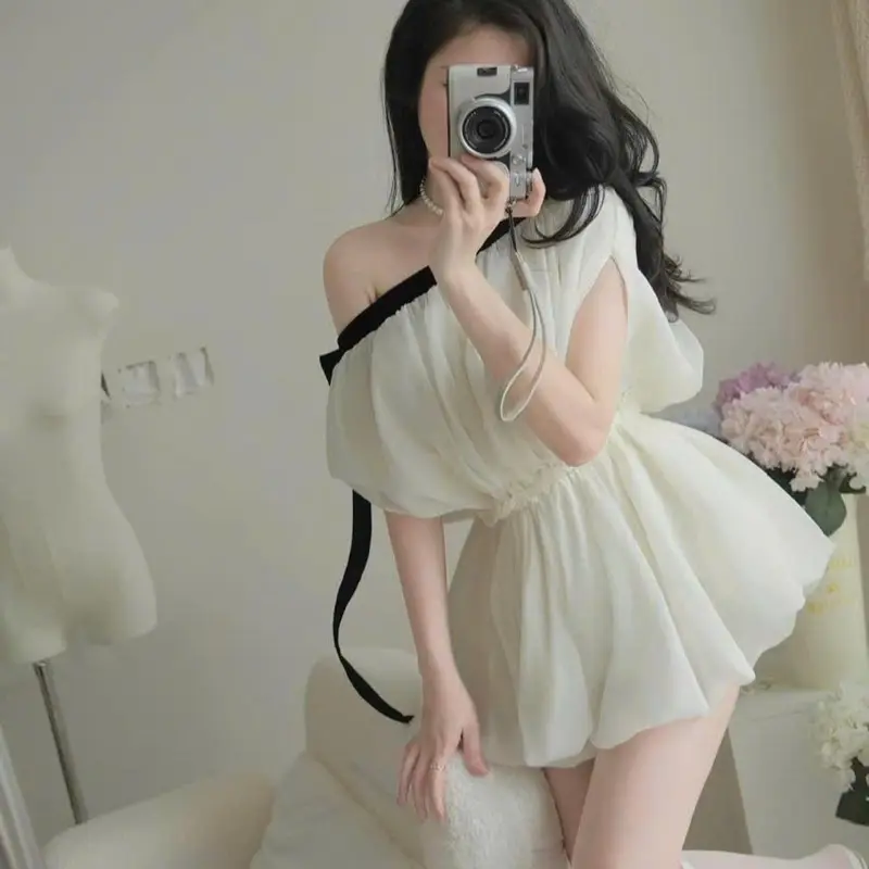 ￼Váy Trễ Vai Viền Đen Chun Eo Tay Hến Kèm Ghim Đá Xinh