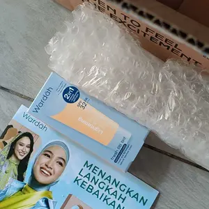 WARDAH BB Tint Lightening Fresh BB Tint 15ml - Base Makeup Super Ringan yang Diformulasikan dengan SPF 32 PA+++ dan Serum Niacinamide Untuk Hasil Makeup Flawless dan Cerah - Foundation - Tahan Air & Keringat - Tahan Lama- Makeup